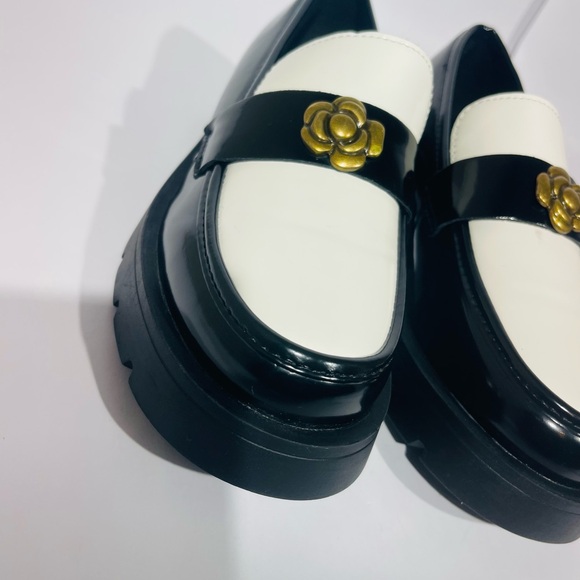 Elegant Black and White Loafers - Picture 6 of 13